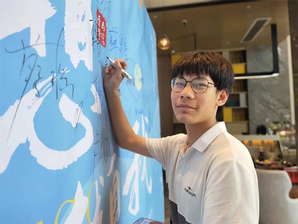湖南理工学院--李伟
